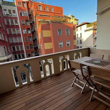 Apartment Guzzo B - Elegant Flat With Balcony At Bolivar M4 Metro
